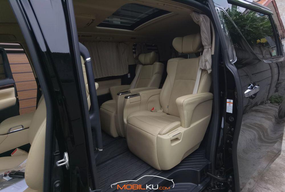 Mobil Toyota Alphard 2016