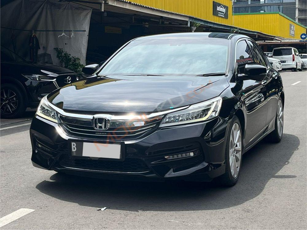 Mobil Honda Accord 2016