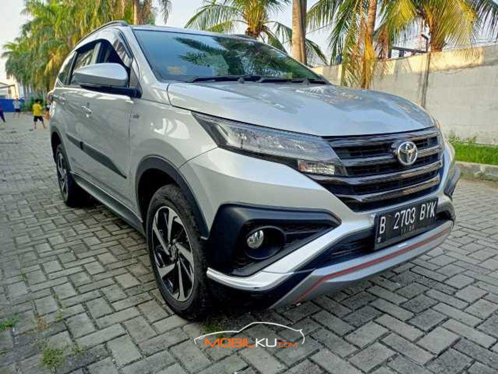 Mobil Toyota Rush 2018