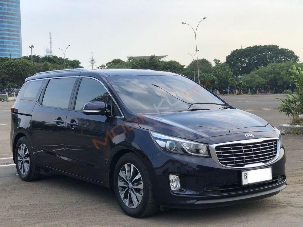 Mobil Kia Sedona 2017