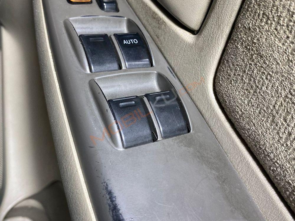 Mobil Toyota Kijang Innova 2010