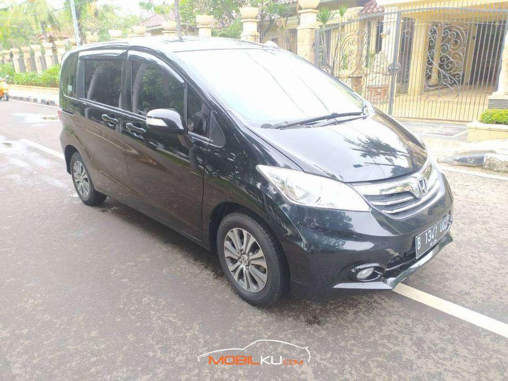 Mobil Honda Freed 2013