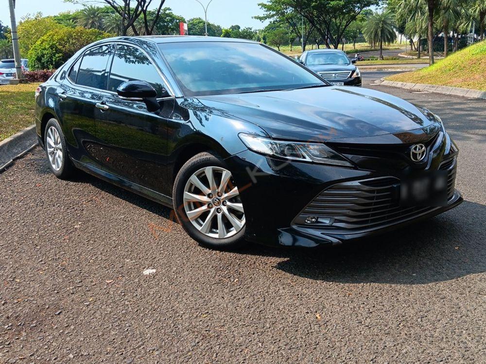 Mobil Toyota Camry 2020
