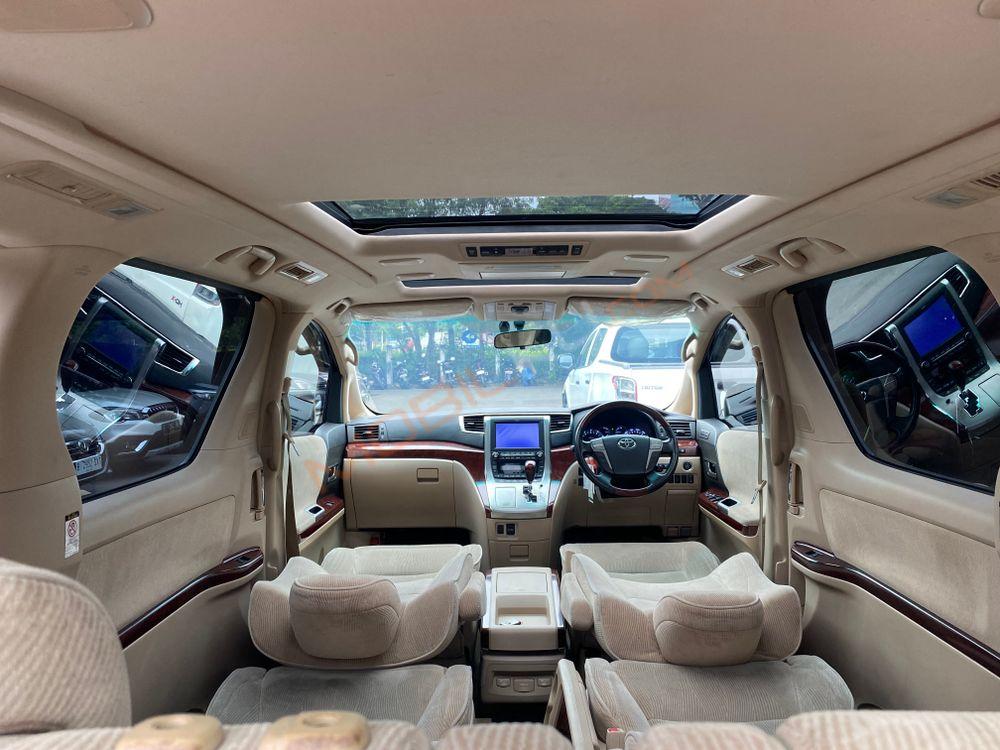 Mobil Toyota Alphard 2010