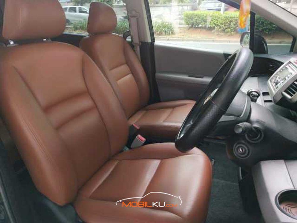 Mobil Honda Freed 2011