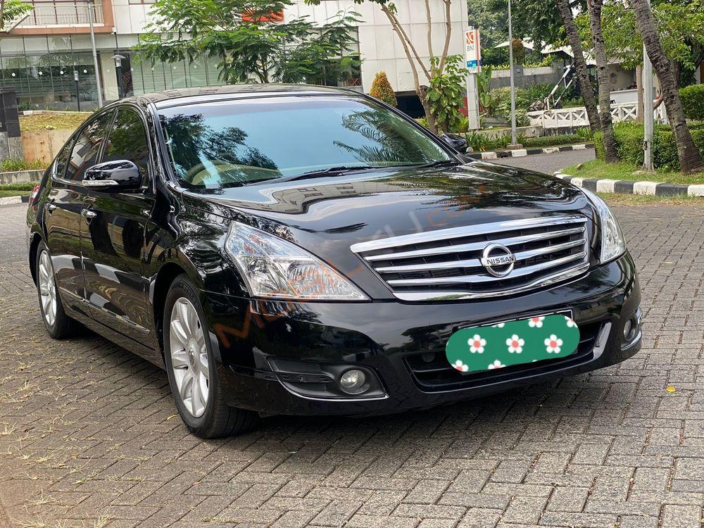 Mobil Nissan Teana 2010