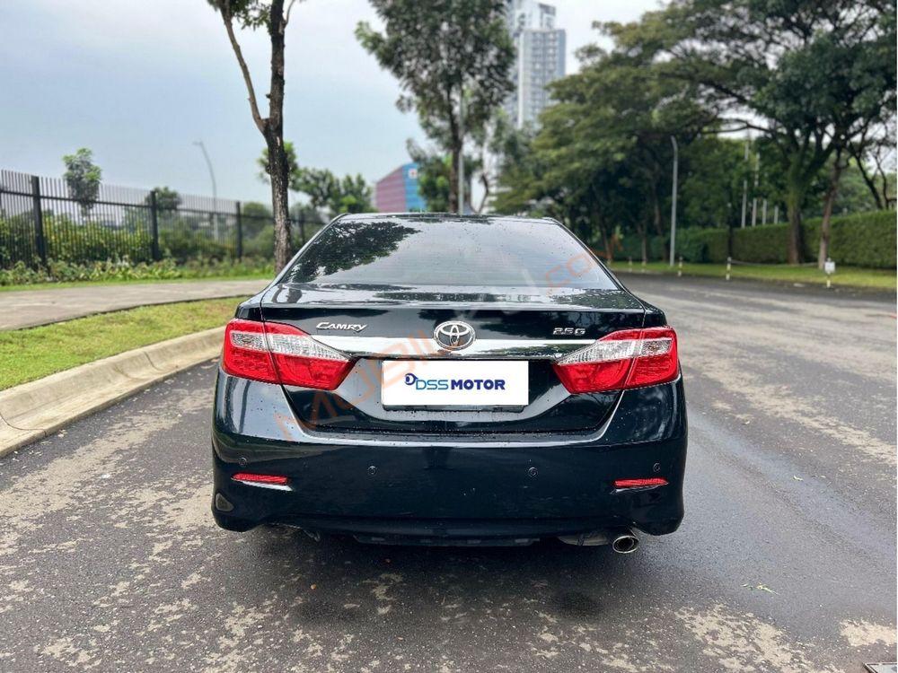 Mobil Toyota Camry 2013