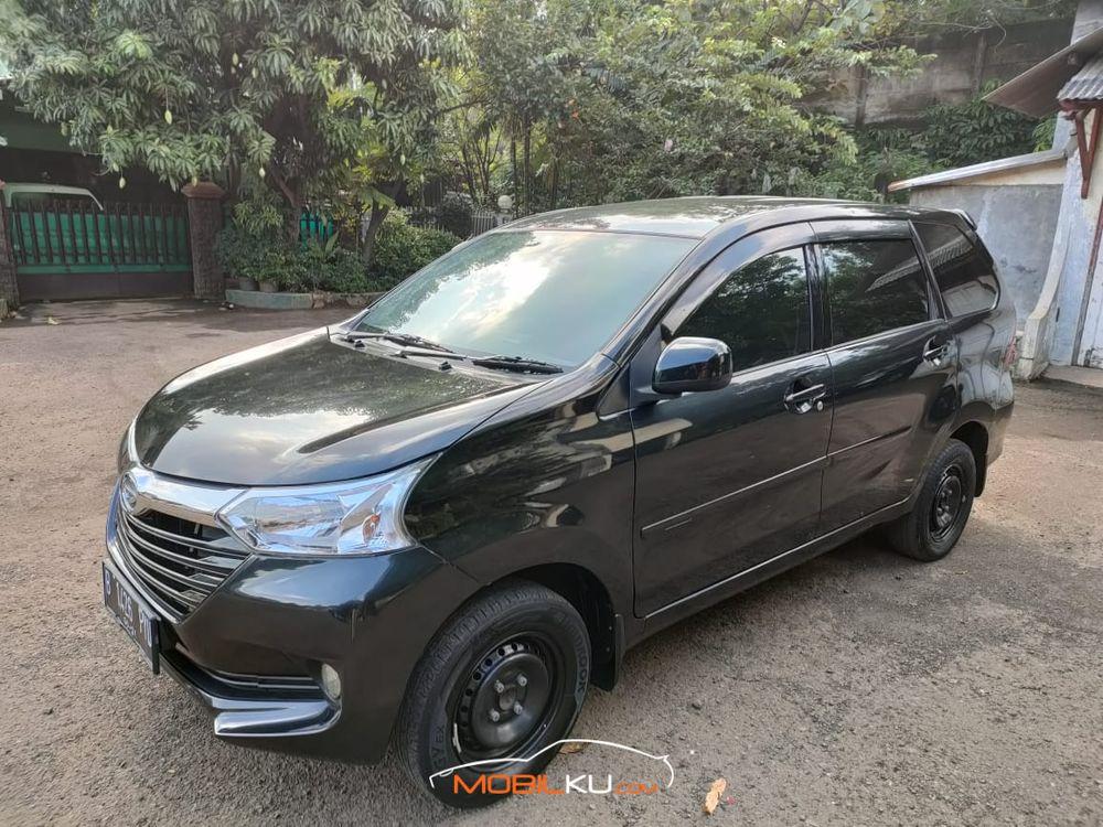 Mobil Daihatsu Xenia 2016