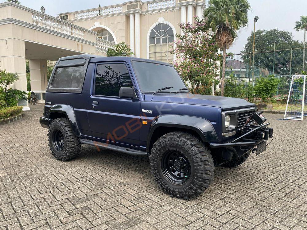 Mobil Daihatsu Taft 1998