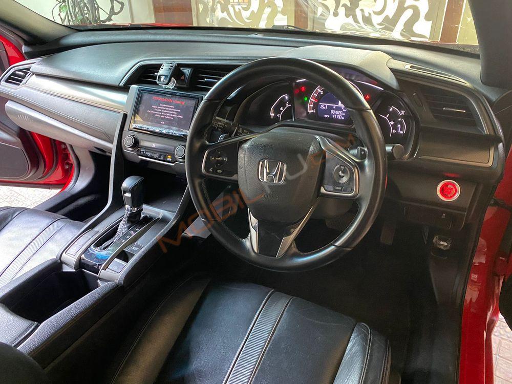 Mobil Honda Civic Hatchback 2017