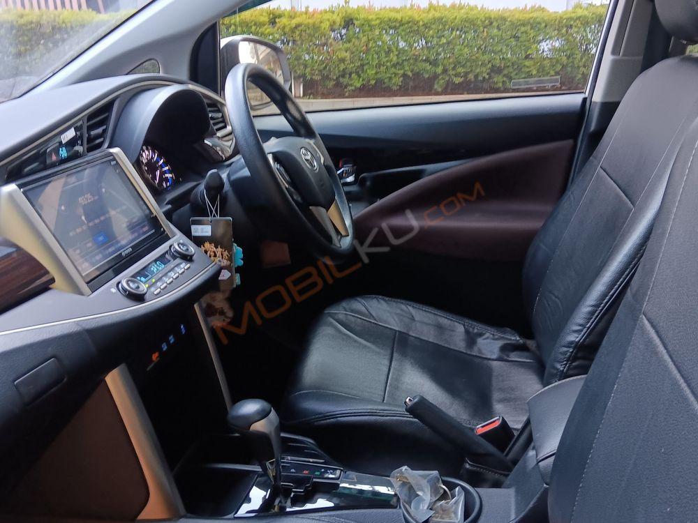 Mobil Toyota Kijang Innova 2021