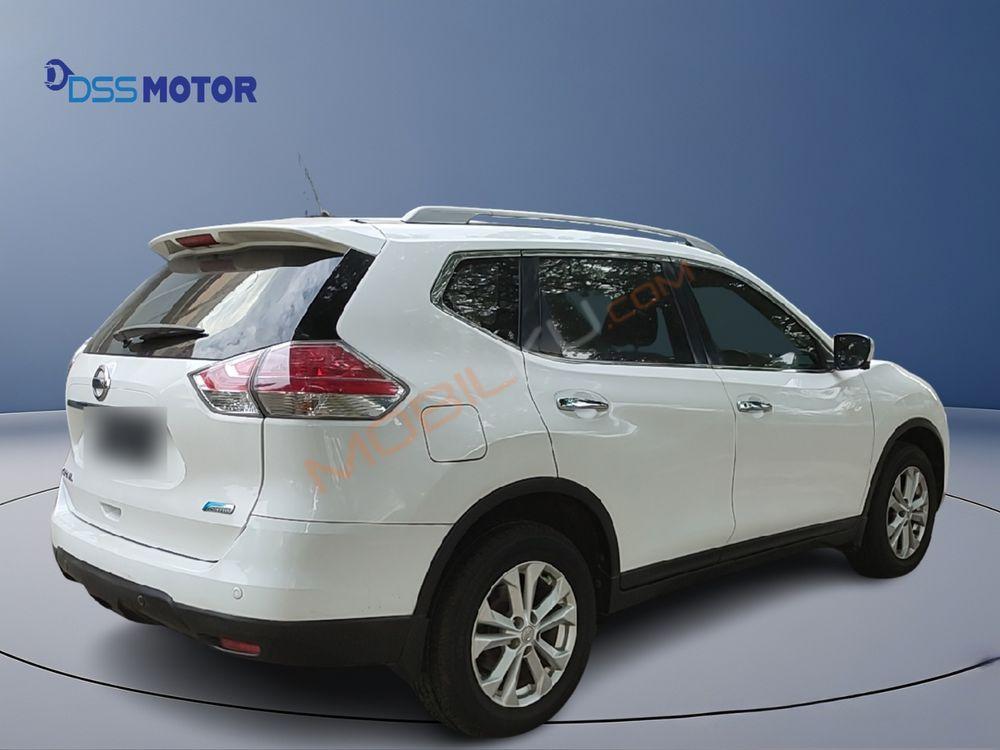 Mobil Nissan X-Trail 2016