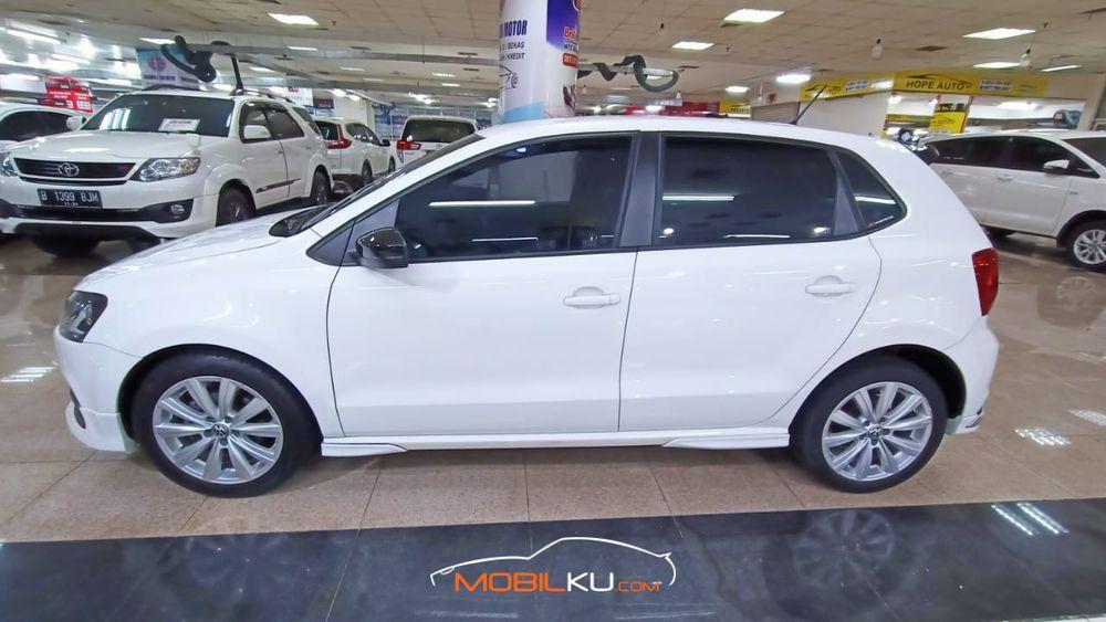Mobil Volkswagen Polo 2017