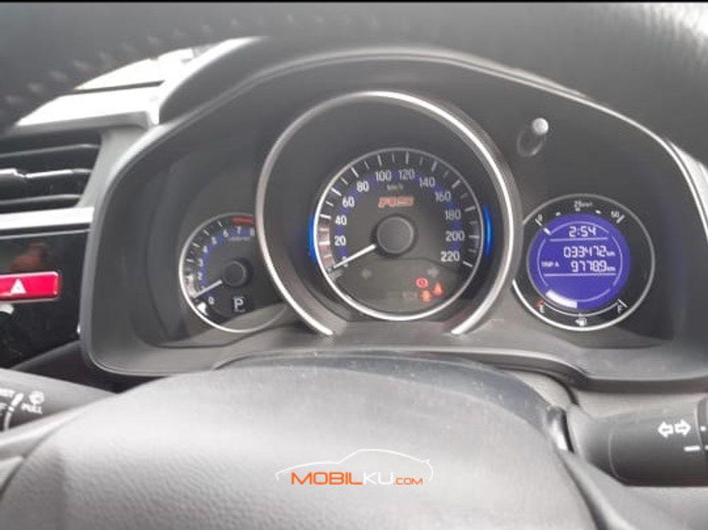 Mobil Honda Jazz 2010