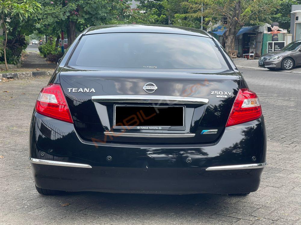Mobil Nissan Teana 2010
