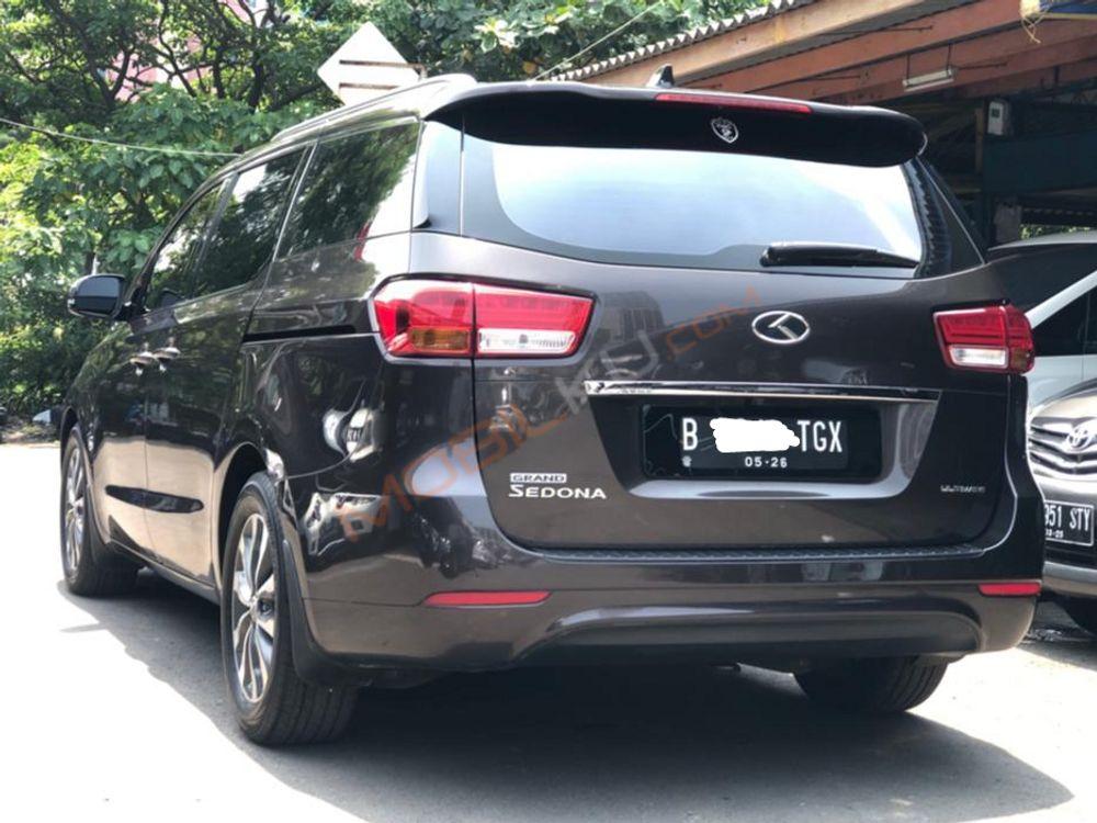 Mobil Kia Sedona 2017