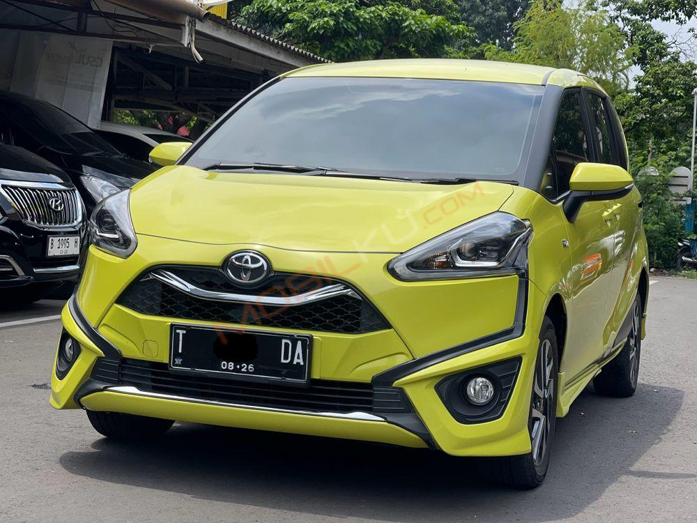 Mobil Toyota Sienta 2021