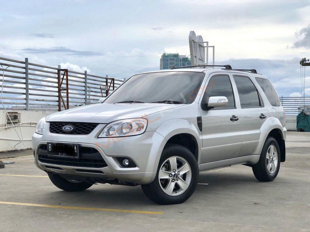 Mobil Ford Escape 2011