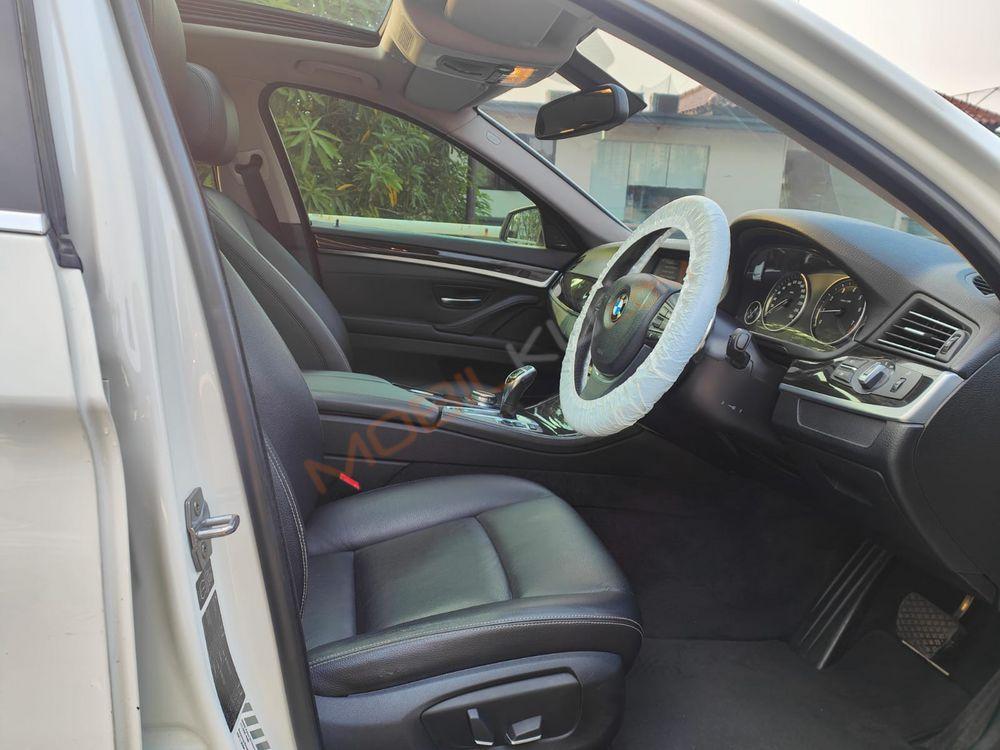 Mobil BMW 5 Series 2015