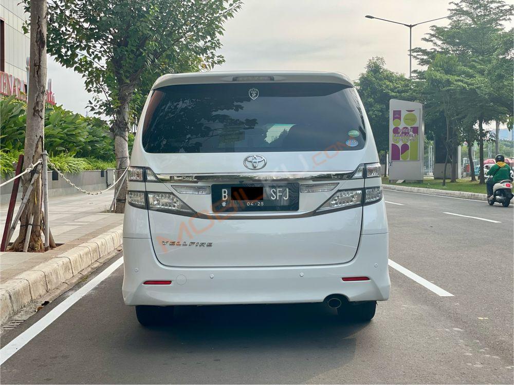 Mobil Toyota Vellfire 2015