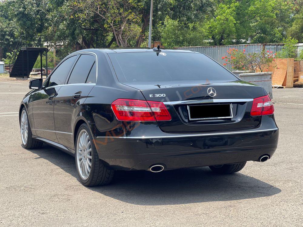 Mobil Mercedes-Benz E-Class 2011