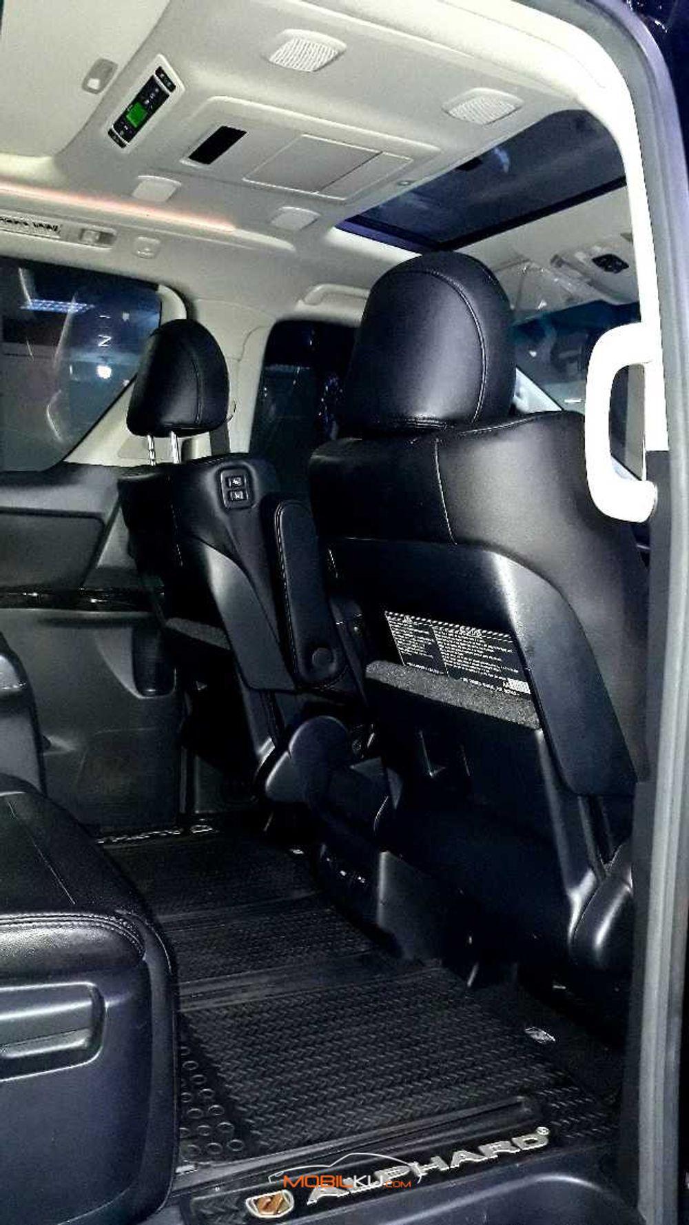 Mobil Toyota Alphard 2014