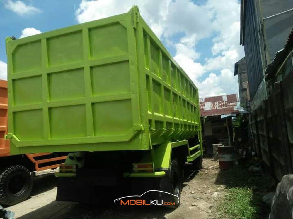 Mobil Hino R260 2016