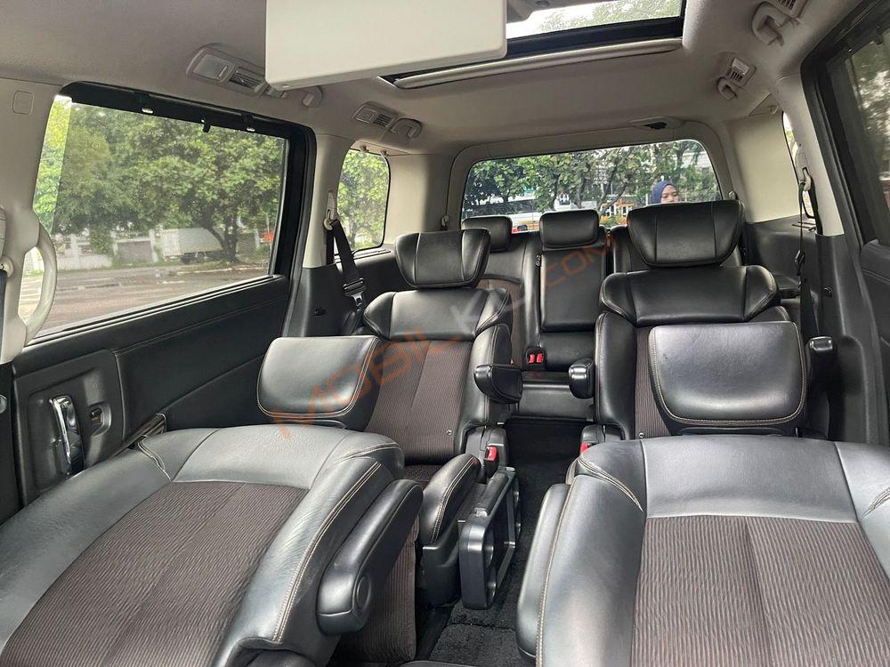 Mobil Nissan Elgrand 2014