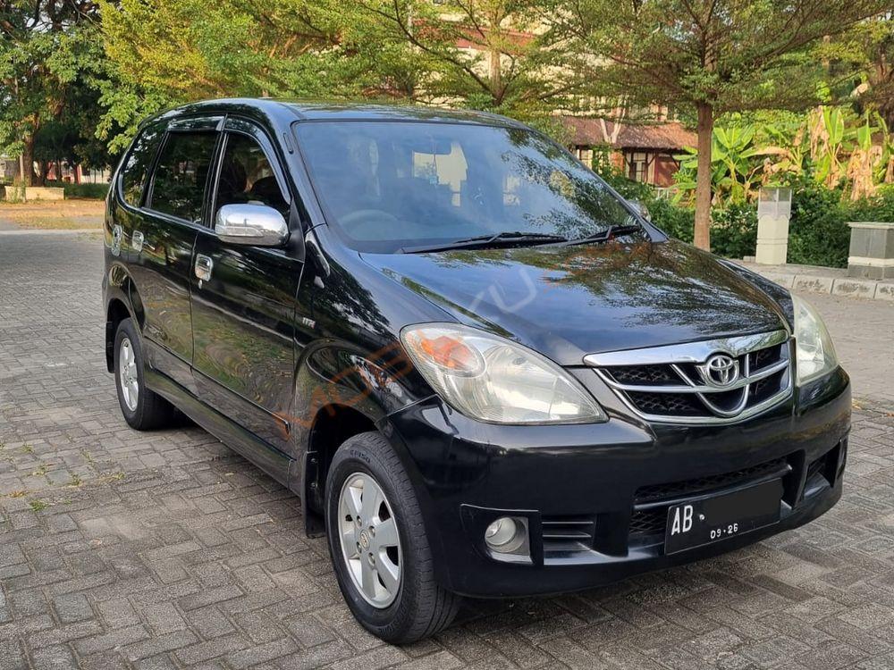 Mobil Toyota Avanza 2011