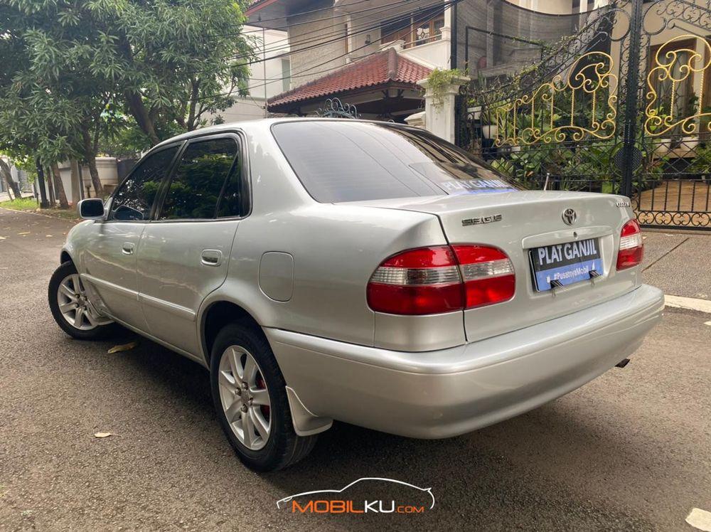 Mobil Toyota Corolla 2000