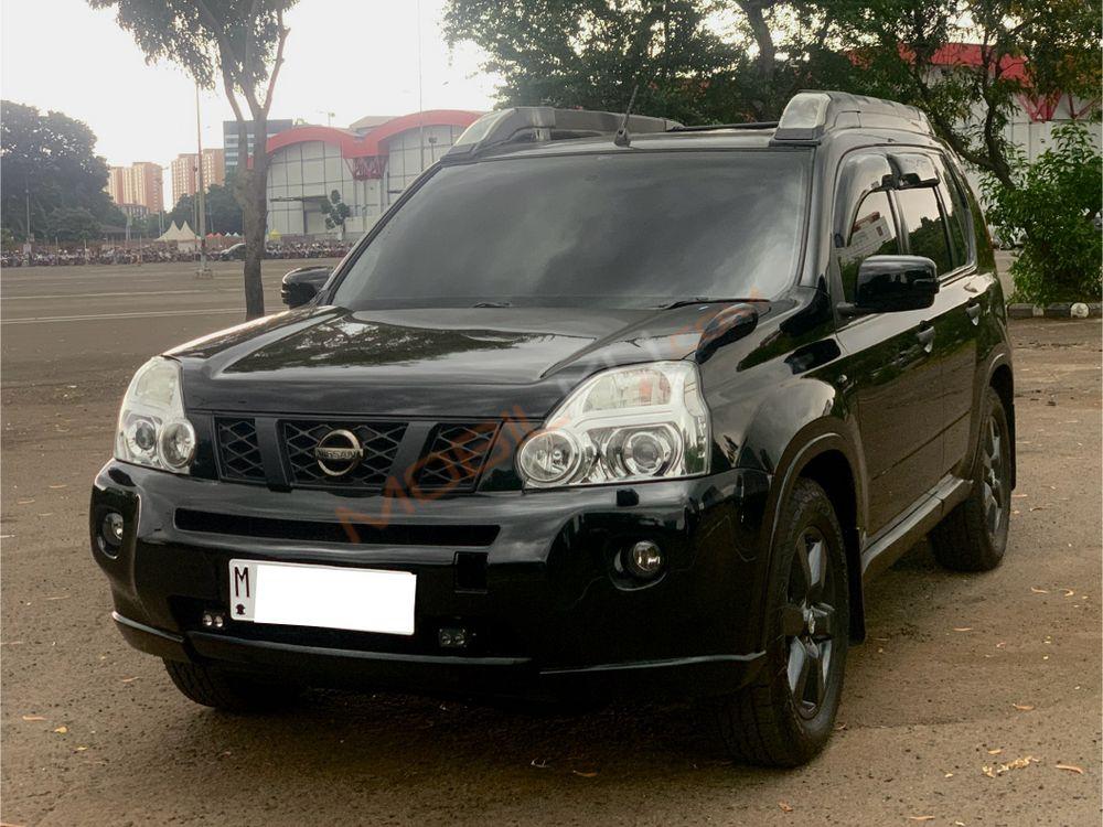 Mobil Nissan X-Trail 2008