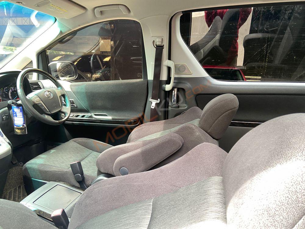 Mobil Toyota Alphard 2014