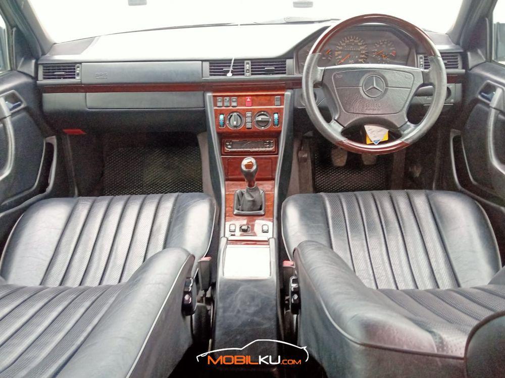 Mobil Mercedes-Benz E-Class 1995