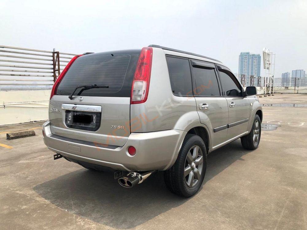 Mobil Nissan X-Trail 2007