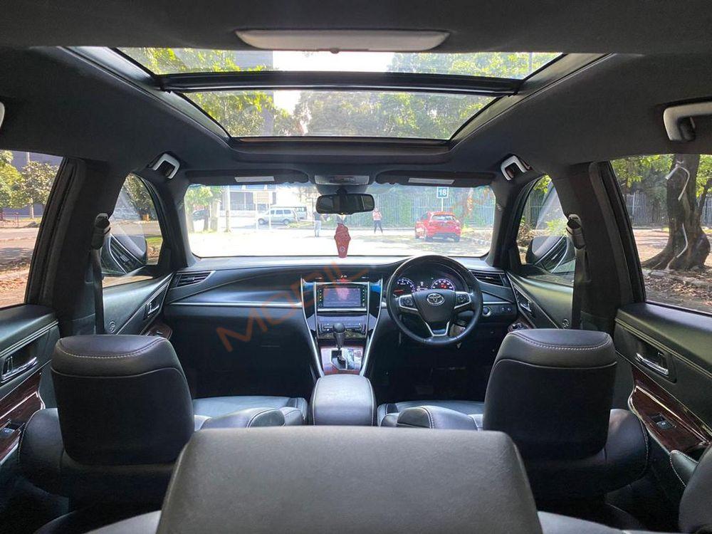 Mobil Toyota Harrier 2015