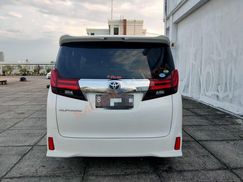 Mobil Toyota Alphard 2015