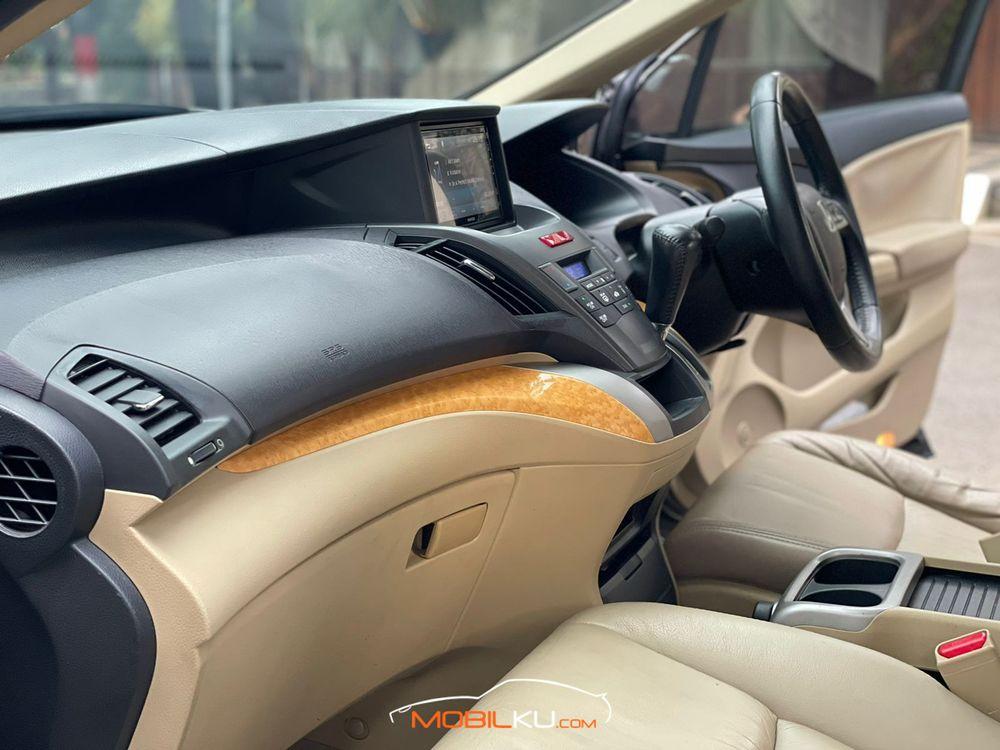 Mobil Honda Odyssey 2010