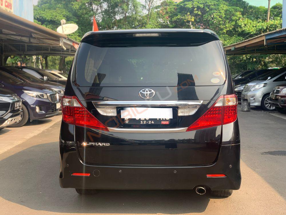 Mobil Toyota Alphard 2009