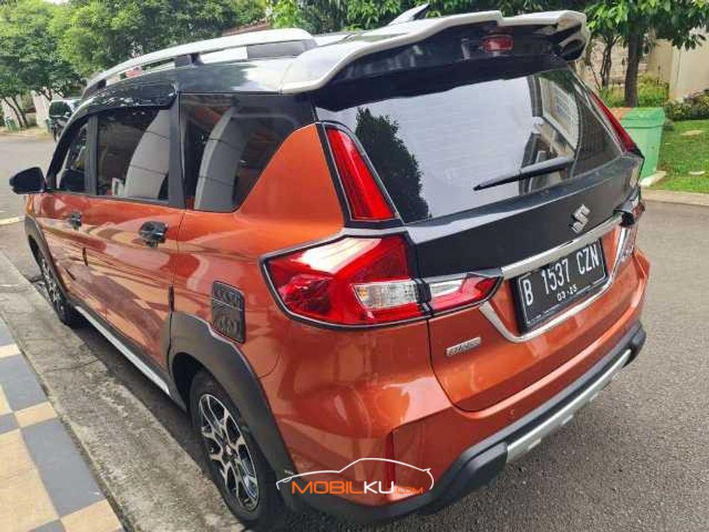 Mobil Suzuki XL7 2020