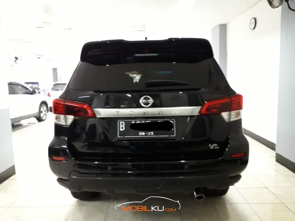 Mobil Nissan Terra 2018