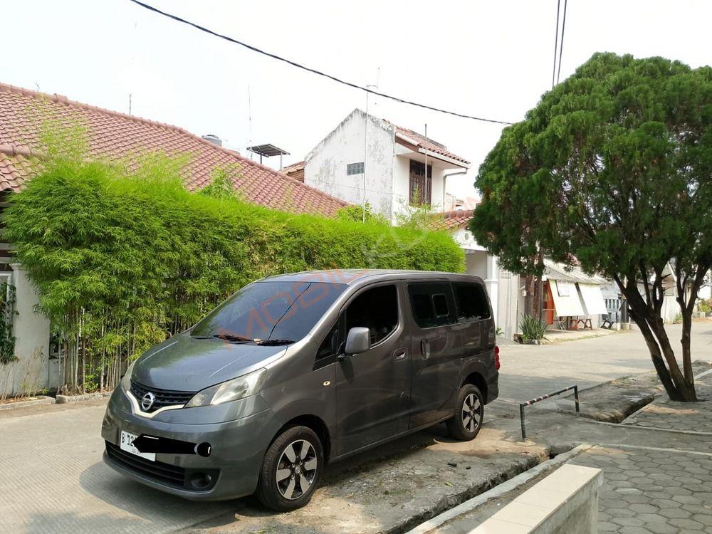 Mobil Nissan Evalia 2013