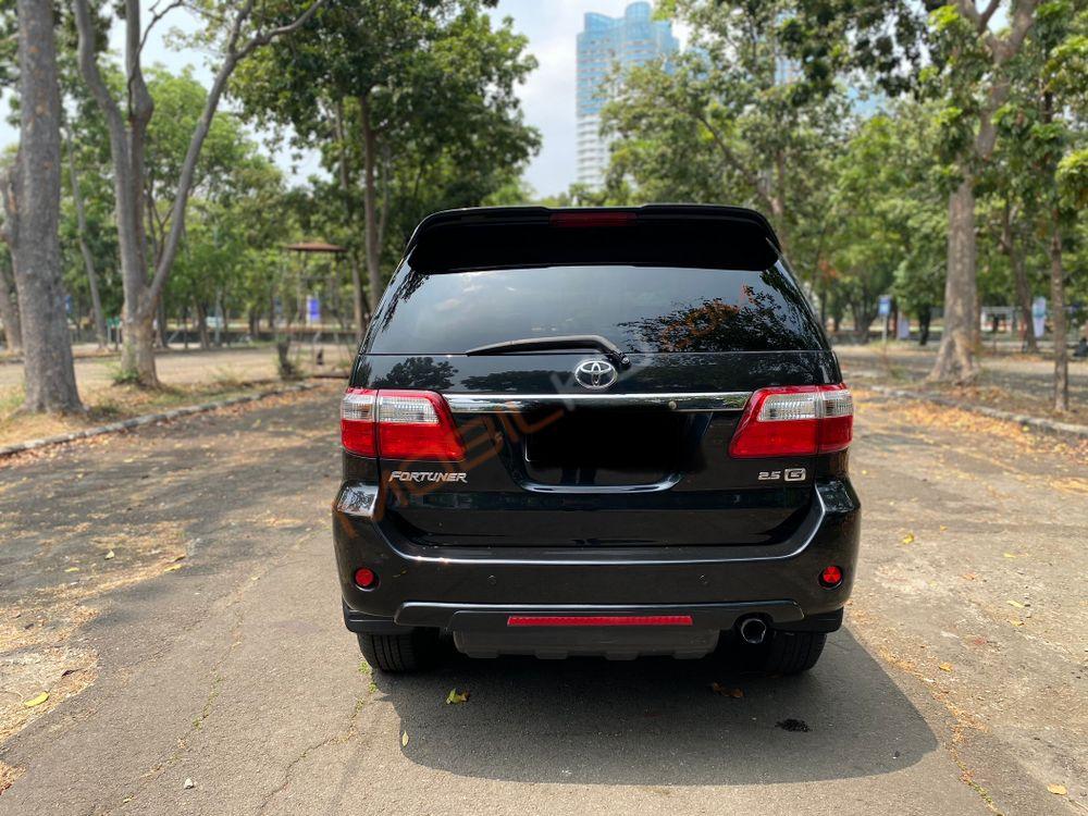 Mobil Toyota Fortuner 2011