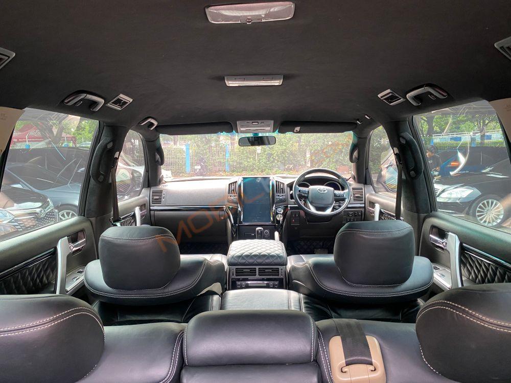 Mobil Toyota Land Cruiser 2008