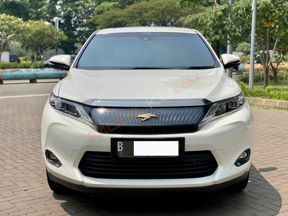 Mobil Toyota Harrier 2015