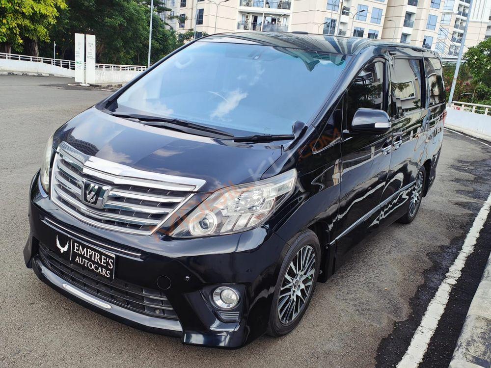 Mobil Toyota Alphard 2014