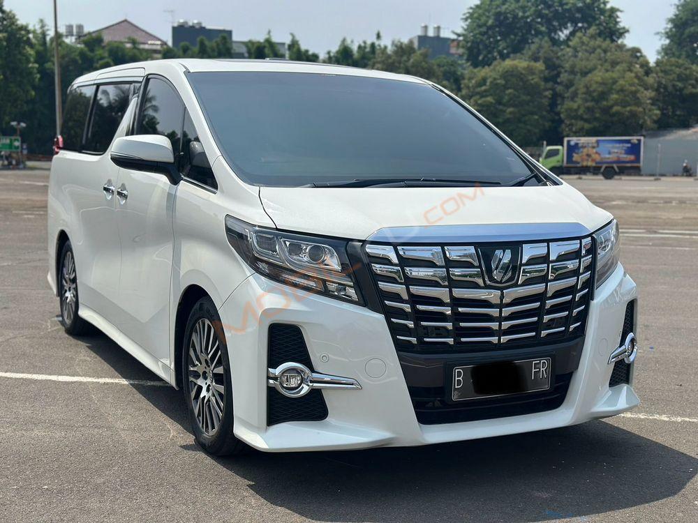 Mobil Toyota Alphard 2016