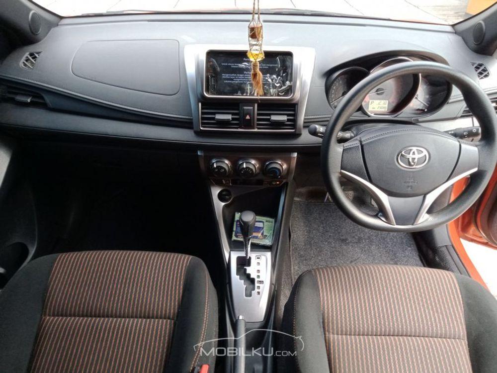 Mobil Toyota Yaris 2016