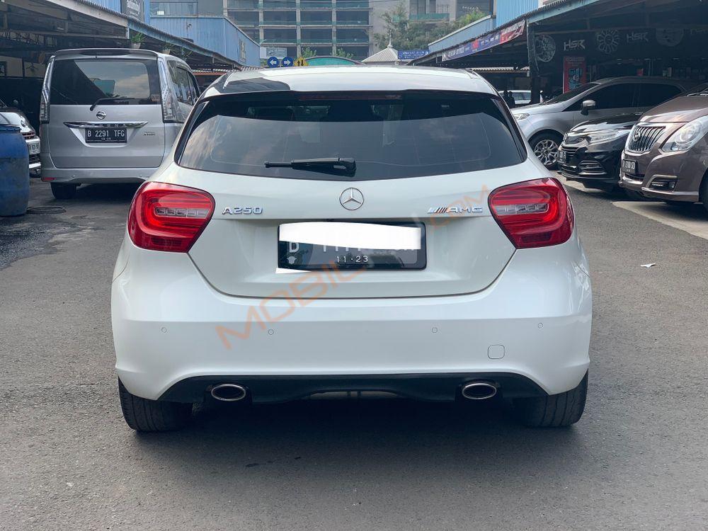 Mobil Mercedes-Benz A-Class 2013