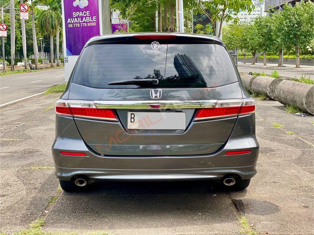 Mobil Honda Odyssey 2012
