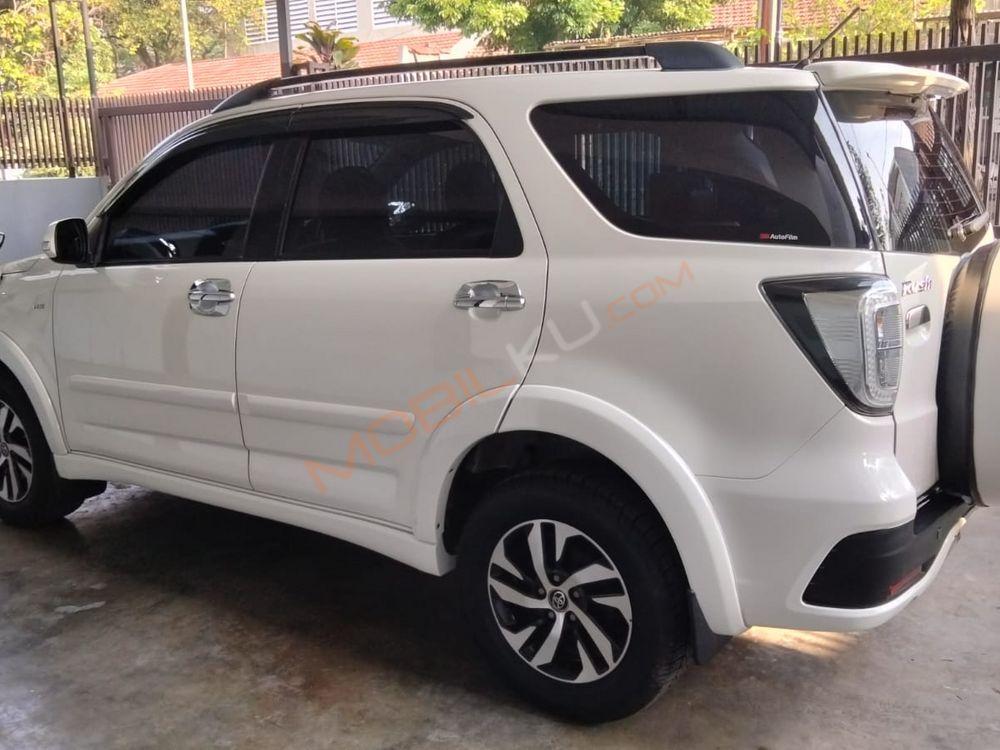 Mobil Toyota Rush 2016